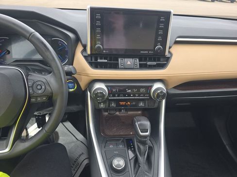 Used 2019 Toyota RAV4 Limited image 9