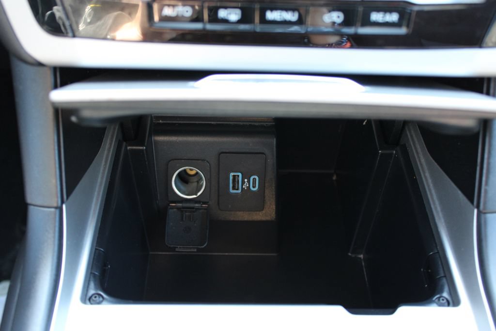 Used 2023 Ford Explorer XLT AWD/4WD image 44