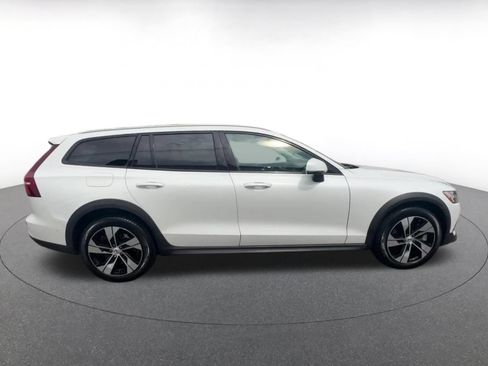 Used 2025 Volvo V60 B5 Cross Country Plus AWD/4WD image 16