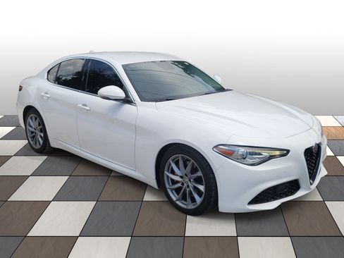 Used 2017 Alfa Romeo Giulia RWD image 3