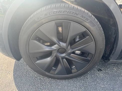 Used 2025 Tesla Model Y Long Range AWD/4WD image 7