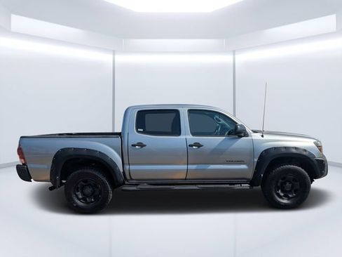 Used 2014 Toyota Tacoma PreRunner w/ Convenience Package RWD image 2