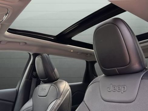 Used 2022 Jeep Cherokee Limited AWD/4WD image 24