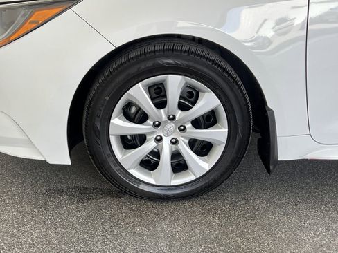 Used 2025 Toyota Corolla LE w/ Convenience Package image 27