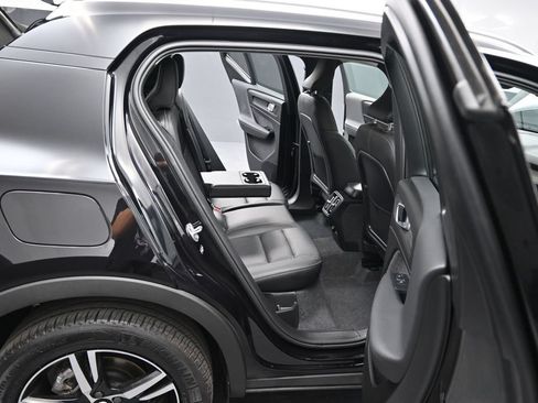 Used 2025 Volvo XC40 B5 Core AWD/4WD image 16