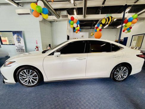 Used 2021 Lexus ES 250 w/ Premium Package AWD/4WD image 2