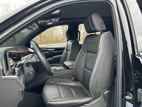 Used 2024 Cadillac Escalade Sport w/ LPO, ONYX Package image 39