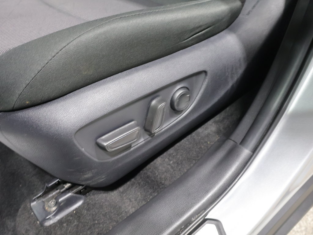 Used 2025 Toyota RAV4 XLE AWD/4WD image 12