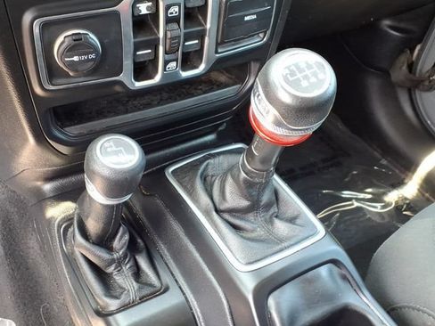 Used 2018 Jeep Wrangler Unlimited Sport S AWD/4WD image 22