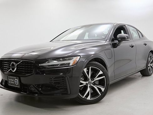 Certified 2022 Volvo S60 T8 R-Design image 1