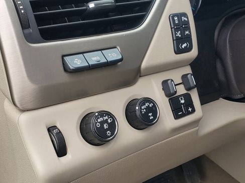 Used 2019 GMC Yukon XL Denali AWD/4WD image 9