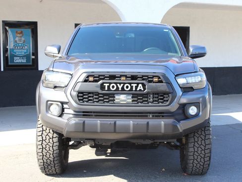 Used 2021 Toyota Tacoma TRD Off-Road w/ Technology Package AWD/4WD image 2
