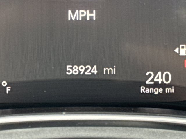 Used 2025 Chrysler Pacifica Limited FWD image 16