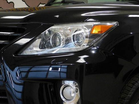 Used 2013 Lexus LX 570 570 w/ Luxury Pkg w/Pre-crash image 19