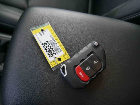 Used 2025 Jeep Wrangler Unlimited Rubicon AWD/4WD image 32