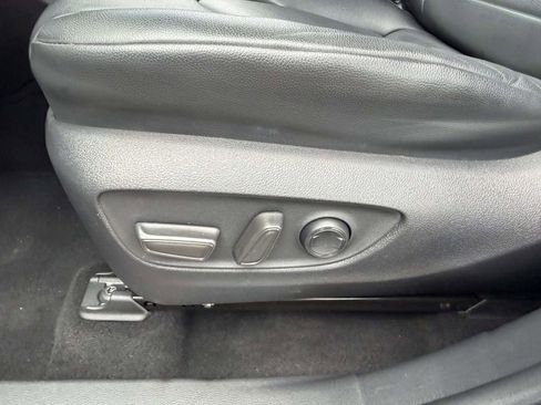 Used 2022 Toyota Highlander XLE AWD/4WD image 27