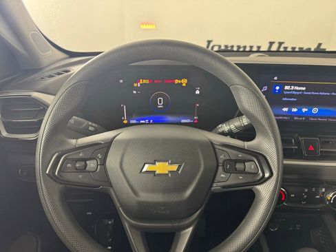 Used 2025 Chevrolet TrailBlazer LT AWD/4WD image 14
