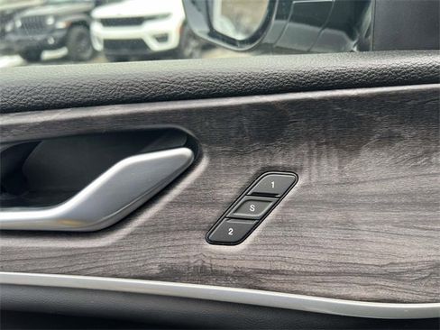 Certified 2023 Jeep Grand Cherokee Limited image 23