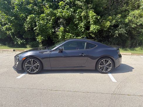 Used 2013 Scion FR-S RWD image 2
