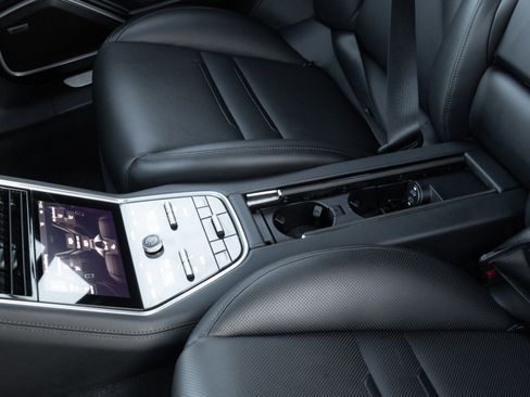 Used 2023 Porsche Panamera 4 image 32