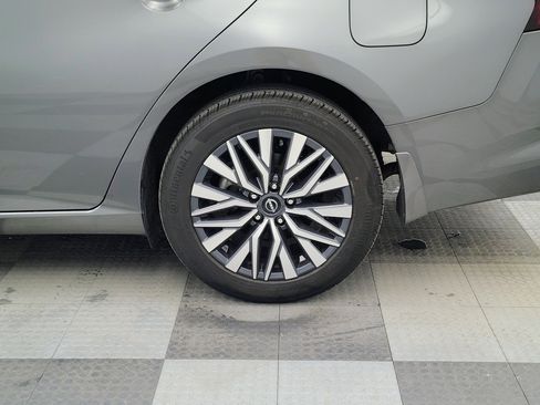 Used 2023 Nissan Altima 2.5 SV w/ SV Premium Package AWD/4WD image 16