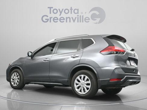 Used 2017 Nissan Rogue S w/ Appearance Package FWD image 9