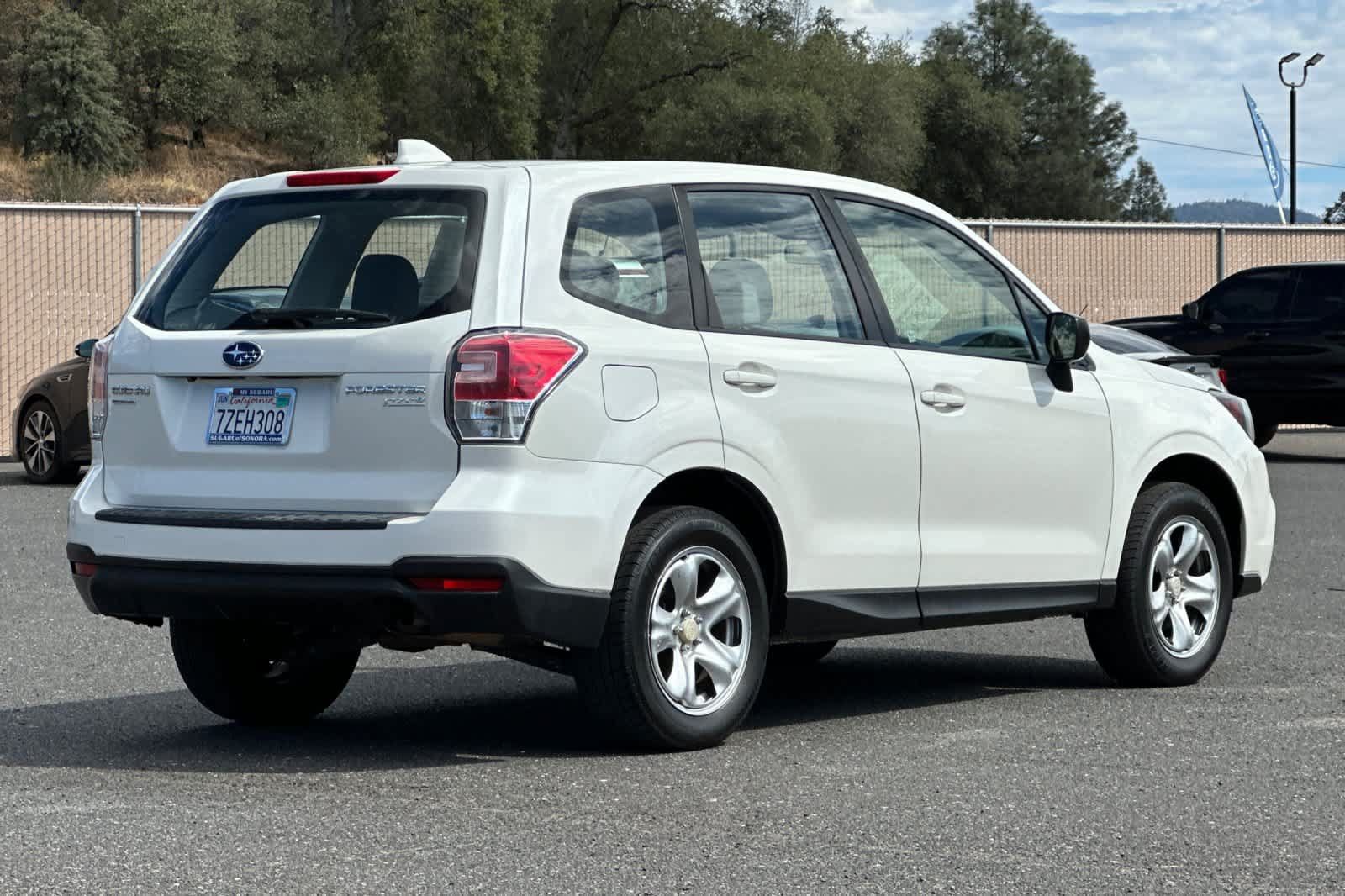 Used 2017 Subaru Forester 2.5i AWD/4WD image 3