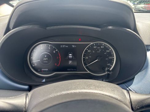 Used 2025 Nissan Versa SV FWD image 35