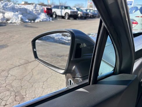 Used 2021 Volkswagen Tiguan SE w/ Panoramic Sunroof Package AWD/4WD image 14