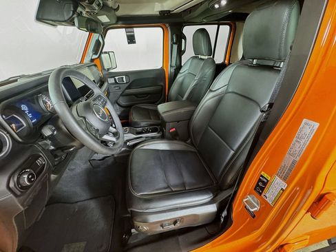 Certified 2025 Jeep Gladiator Sport w/ Premium Package AWD/4WD image 12