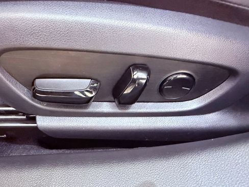 Used 2025 Lexus ES 300h w/ Premium Package FWD image 19
