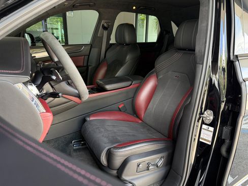 Used 2022 Bentley Bentayga AWD/4WD image 24