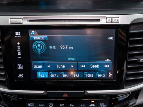 Used 2017 Honda Accord EX image 17