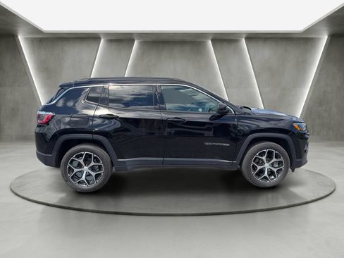 Used 2024 Jeep Compass Limited AWD/4WD image 8