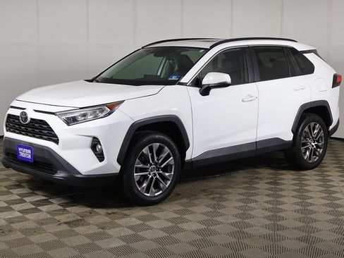 Used 2020 Toyota RAV4 XLE Premium FWD image 7