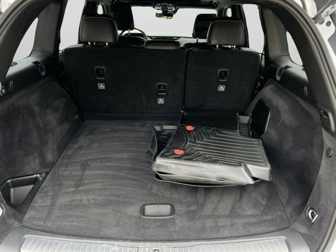 Used 2023 Jeep Grand Cherokee Overland w/ Luxury Tech Group IV AWD/4WD image 28