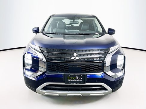 Used 2024 Mitsubishi Outlander SE image 2