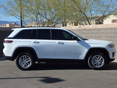 New 2025 Jeep Grand Cherokee Laredo image 12