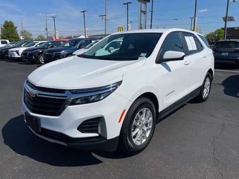 Used 2023 Chevrolet Equinox LT image 3