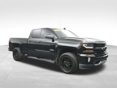 Used 2018 Chevrolet Silverado 1500 LT w/ Texas Edition AWD/4WD image 14