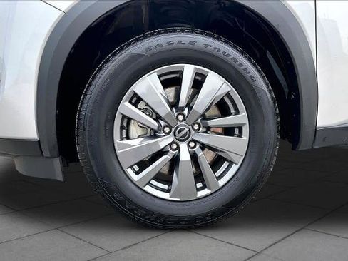 Certified 2025 Nissan Pathfinder SV FWD image 11