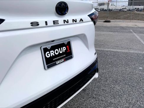 Used 2025 Toyota Sienna XSE w/ XSE Plus Package image 10