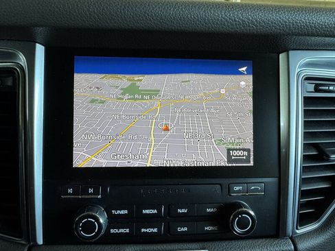Used 2017 Porsche Macan AWD/4WD image 23