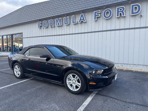 Used 2012 Ford Mustang Convertible image 1