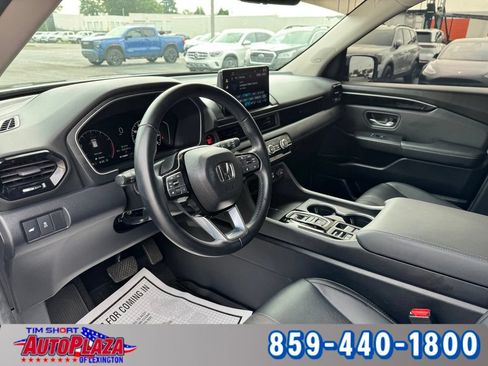 Used 2025 Honda Pilot Touring image 3