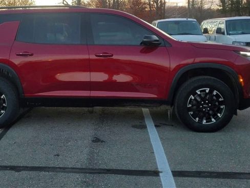 Certified 2024 Chevrolet Traverse Z71 w/ Enhanced Driving Package image 9