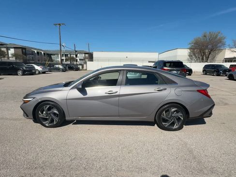 Used 2024 Hyundai Elantra Limited image 5