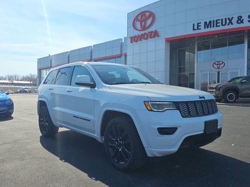 Used 2020 Jeep Grand Cherokee Altitude image 1