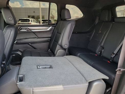 Used 2025 GMC Acadia Elevation w/ Elevation Premium Package FWD image 19