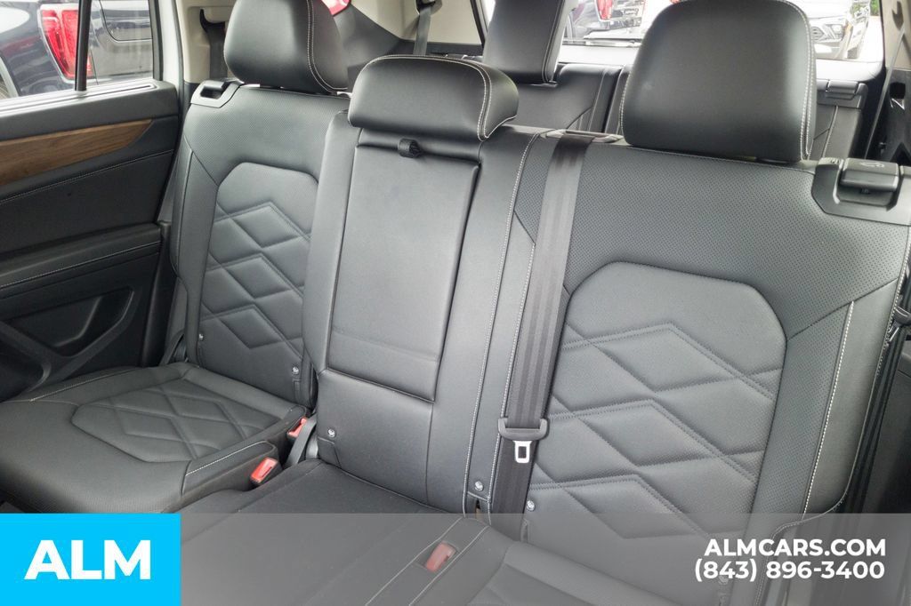 Used 2025 Volkswagen Atlas SE FWD image 17